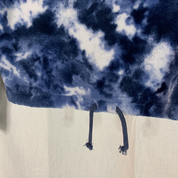 2/$20 Kensie Girl 7/8 Plush Hoodie Socks Set - Picture 4 of 8